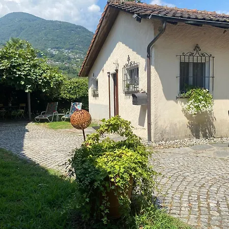 Mini Haus Mit Pergola -nl-00000196 * Tenero-Contra